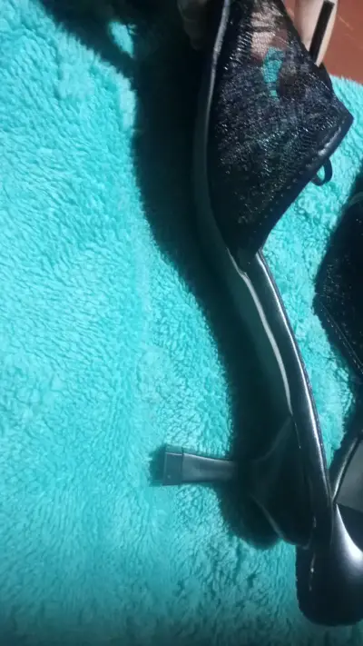 Sandalias de tacón bajo negras elegantes - miniatura 5