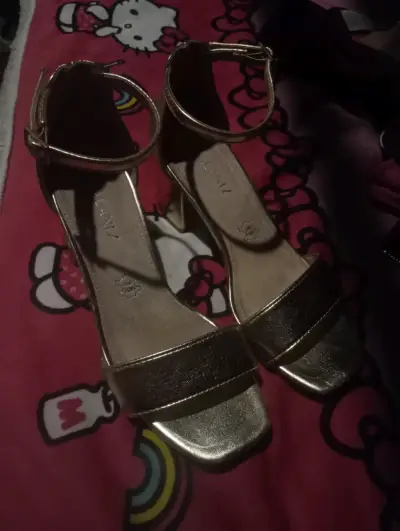 Sandalias de tacón bajo negras elegantes - miniatura 1