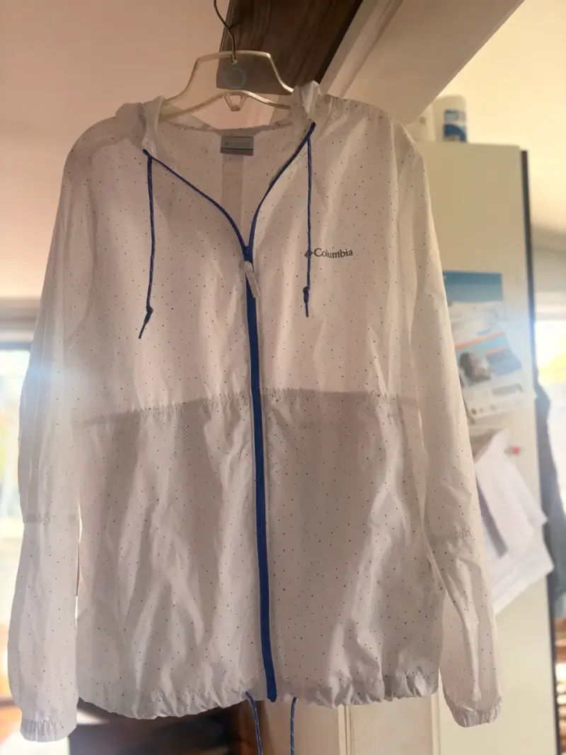 Chaqueta cortaviento Columbia blanca con puntos - 1