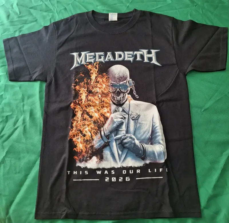 Polera Megadeth con diseño de calavera en llamas