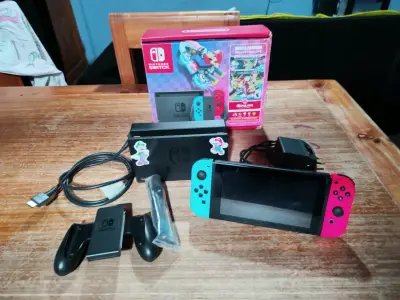 Consola Nintendo Switch con Joy-Con Azul y Rojo - miniatura 2