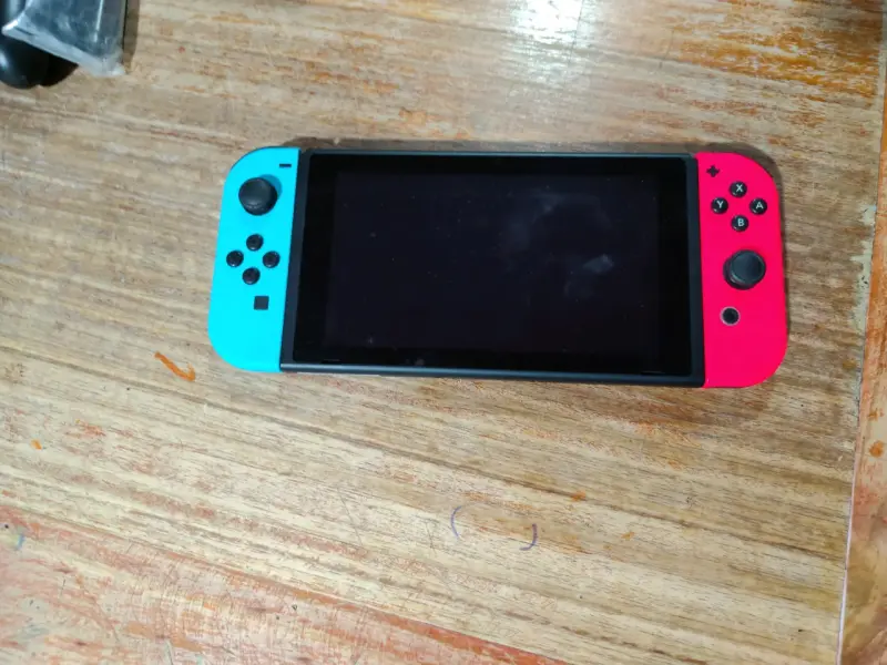 Consola Nintendo Switch con Joy-Con Azul y Rojo - 3
