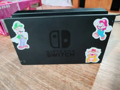 Consola Nintendo Switch con Joy-Con Azul y Rojo - miniatura 6