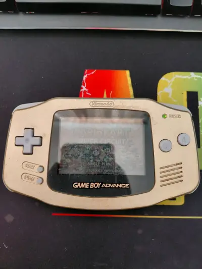 Consola Game Boy Advance dorada - miniatura 1