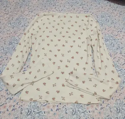 Polera manga larga con estampado floral - miniatura 2