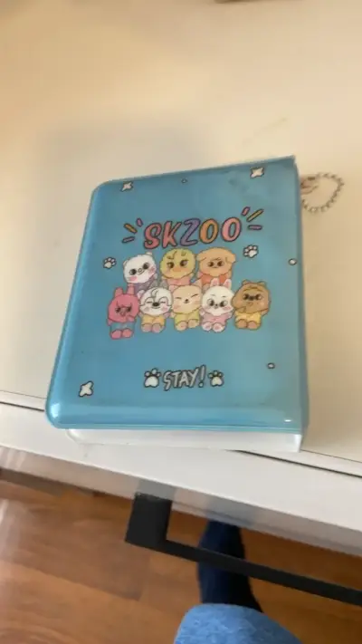 Álbum de fotos SKZOO azul con diseño de personajes - miniatura 4