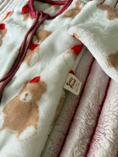 3 Pijamas de polar para bebé con diseños - miniatura 2