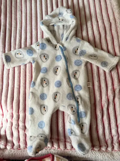 3 Pijamas de polar para bebé con diseños - miniatura 5