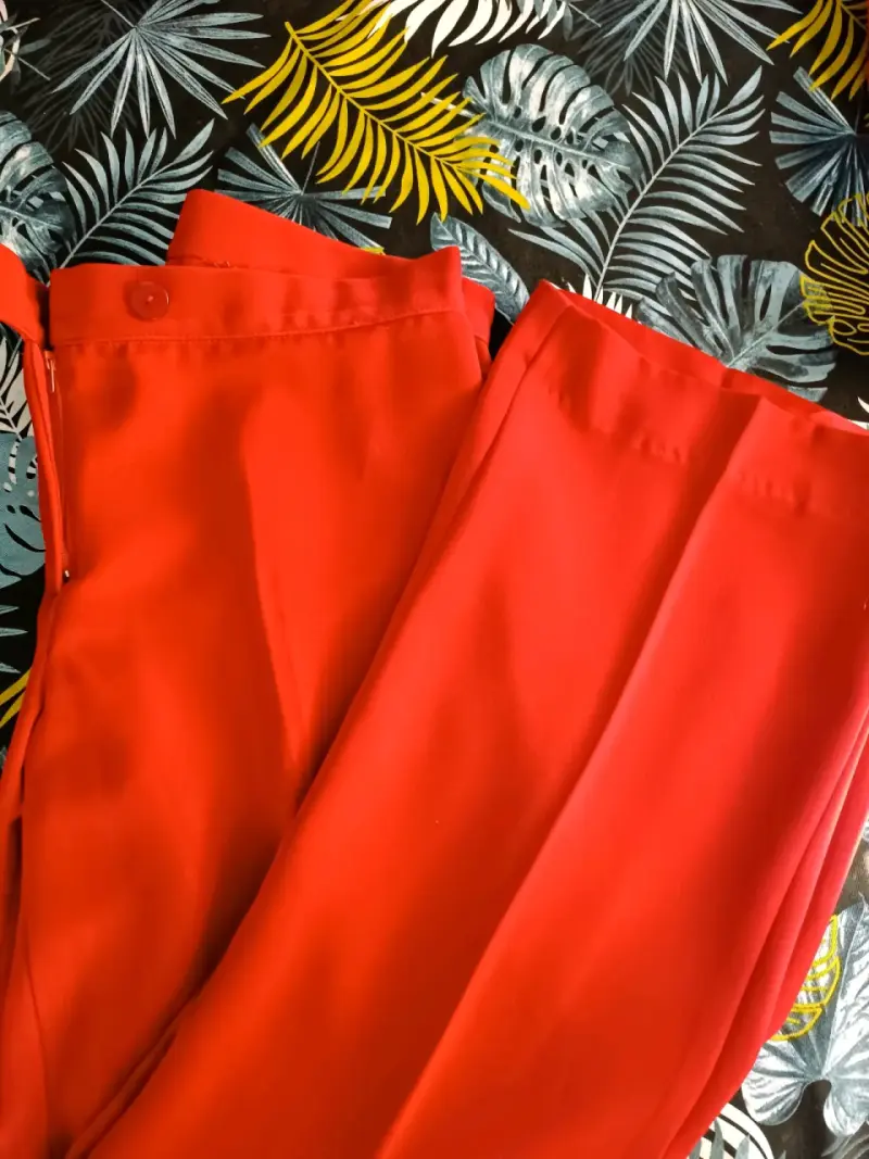 Traje de mujer rojo elegante - 3