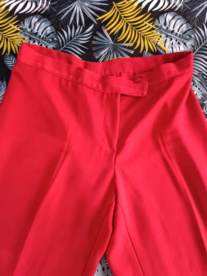 Traje de mujer rojo elegante - 4