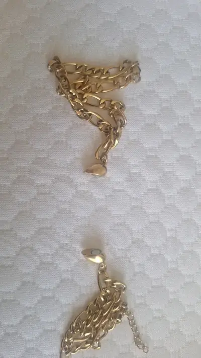 Cadena dorada con dije de corazón - miniatura 2