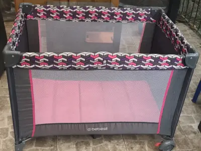 Cuna corral Bebesit plegable con diseño colorido - miniatura 1