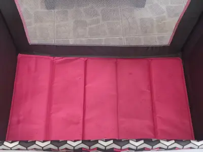 Cuna corral Bebesit plegable con diseño colorido - miniatura 2