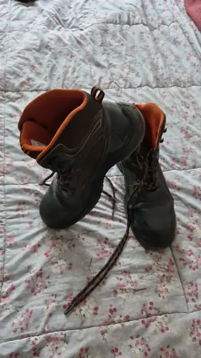 Botas de seguridad negras con interior naranja - miniatura 1