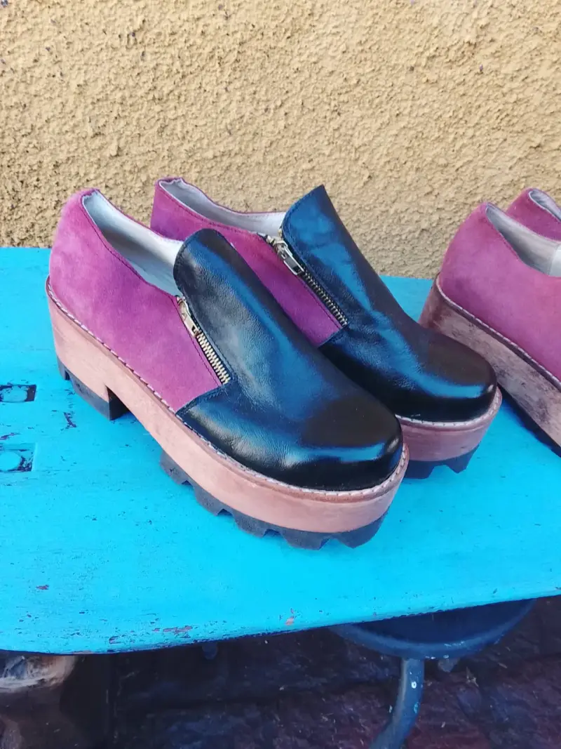 Zapatos de plataforma con diseño único - 1