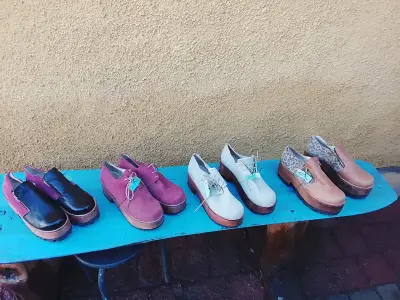 Zapatos de plataforma con diseño único - miniatura 5