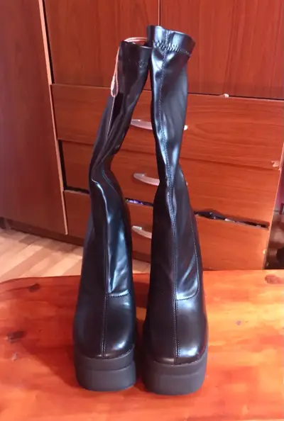 Botas negras con plataforma - miniatura 3