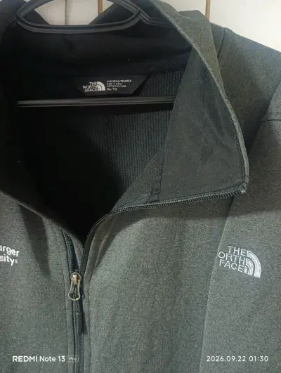 Chaqueta The North Face gris con logo bordado - miniatura 2