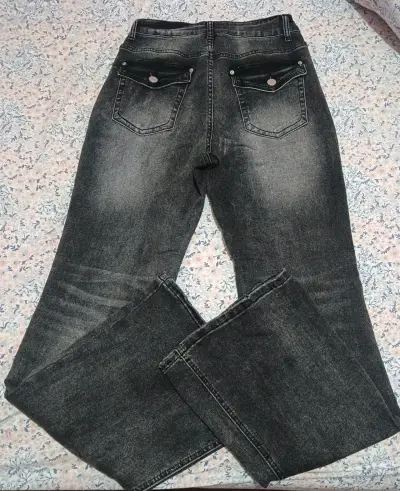 Jeans negros desgastados para mujer - miniatura 2