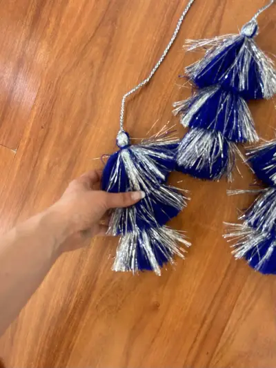 Tulmas/pompon decorativas azul y plateado para bai - miniatura 2