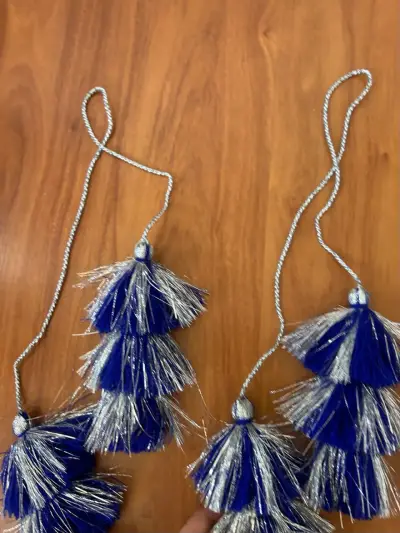 Tulmas/pompon decorativas azul y plateado para bai - miniatura 5