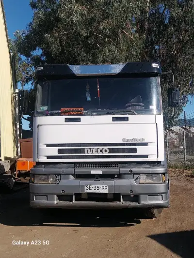 Camión Iveco EuroTech en buen estado - miniatura 1