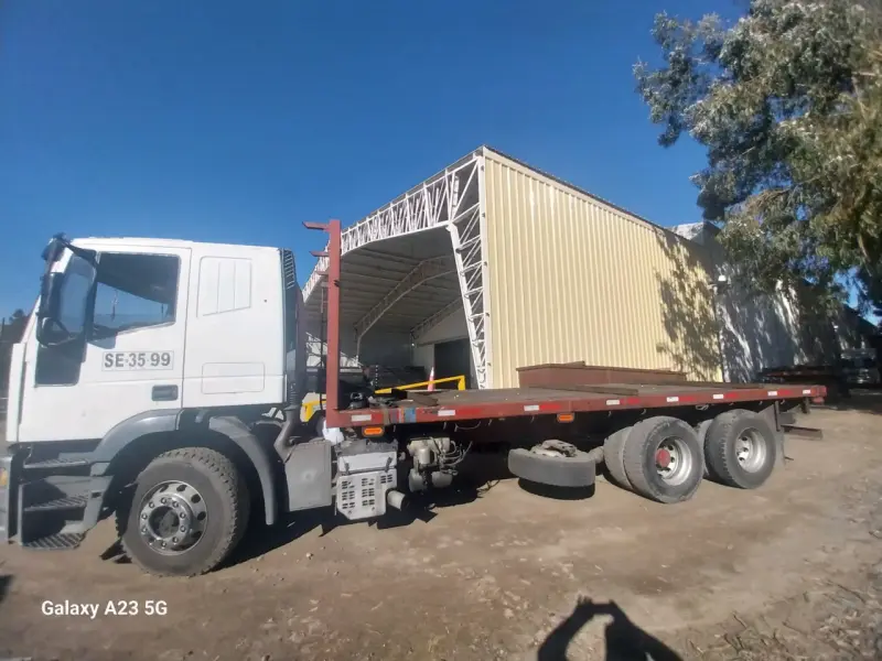 Camión Iveco EuroTech en buen estado - 3