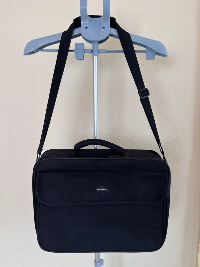 Bolso maletín negro para notebook - 1