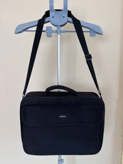 Bolso maletín negro para notebook - miniatura 1