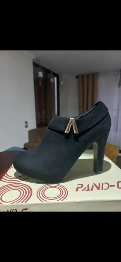 Botines de tacón alto negros elegantes - miniatura 3