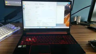 Laptop Acer Nitro 5 con Intel Core i5 y 8GB RAM - miniatura 3