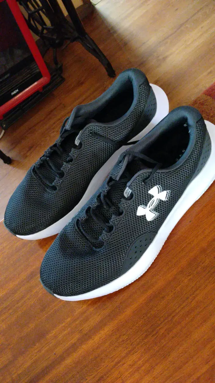 Zapatillas deportivas negras Under Armour - 1