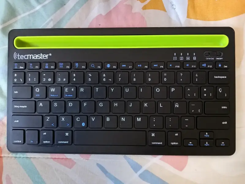 Teclado Bluetooth Tecmaster con soporte para tablet - 2