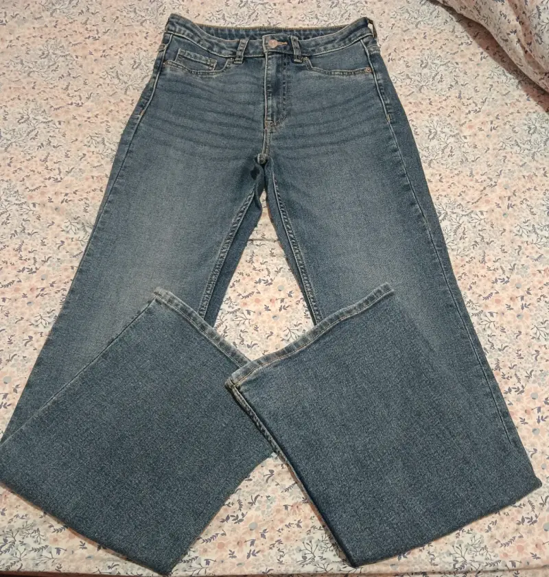 Jeans clásicos de mezclilla azul para mujer