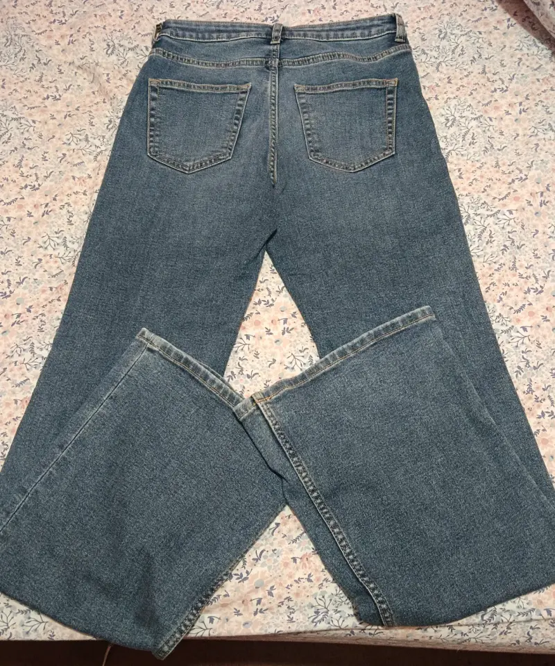 Jeans clásicos de mezclilla azul para mujer - 2