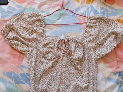 Vestido floral con mangas abullonadas - miniatura 2