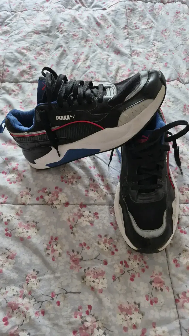Zapatillas deportivas Puma negras y azules - 1