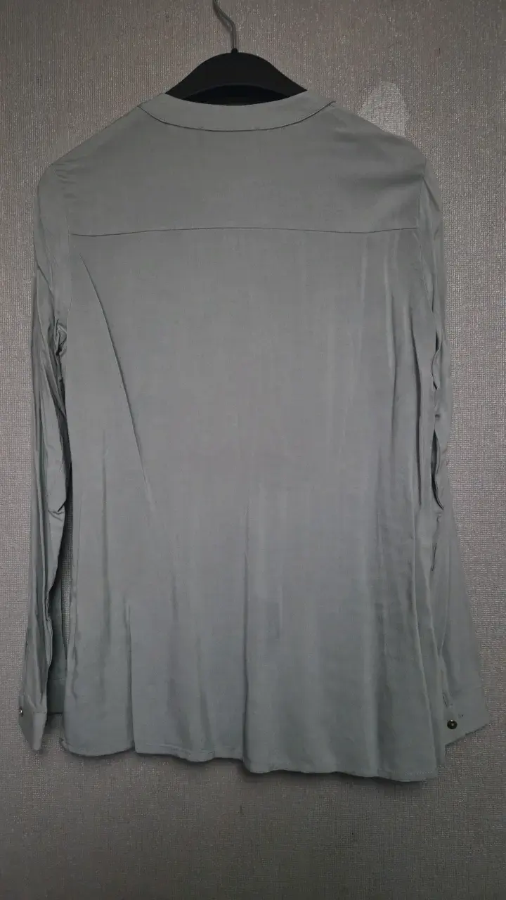 Blusa gris Basement Basic con bolsillos - 3