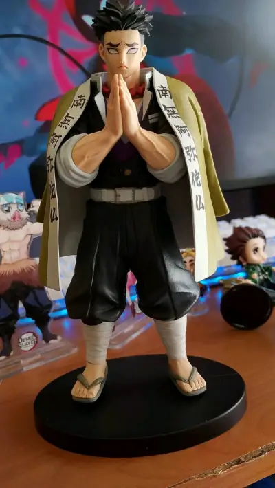 Figura de colección de personaje anime con detalles - miniatura 1