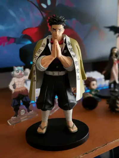 Figura de colección de personaje anime con detalles - miniatura 2