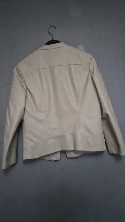 Chaqueta beige de cuero sintético para mujer - miniatura 3
