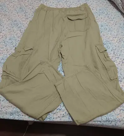 Pantalones cargo beige unisex - miniatura 2
