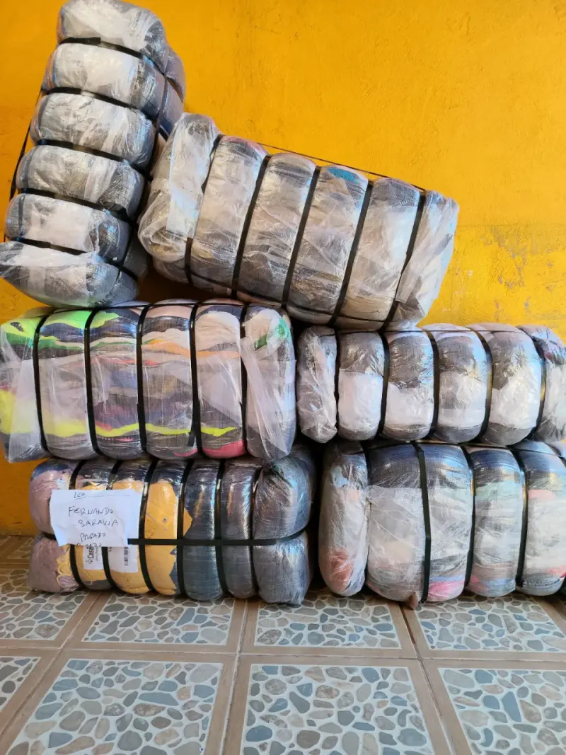 Pacas de ropa usada variada para reventa
