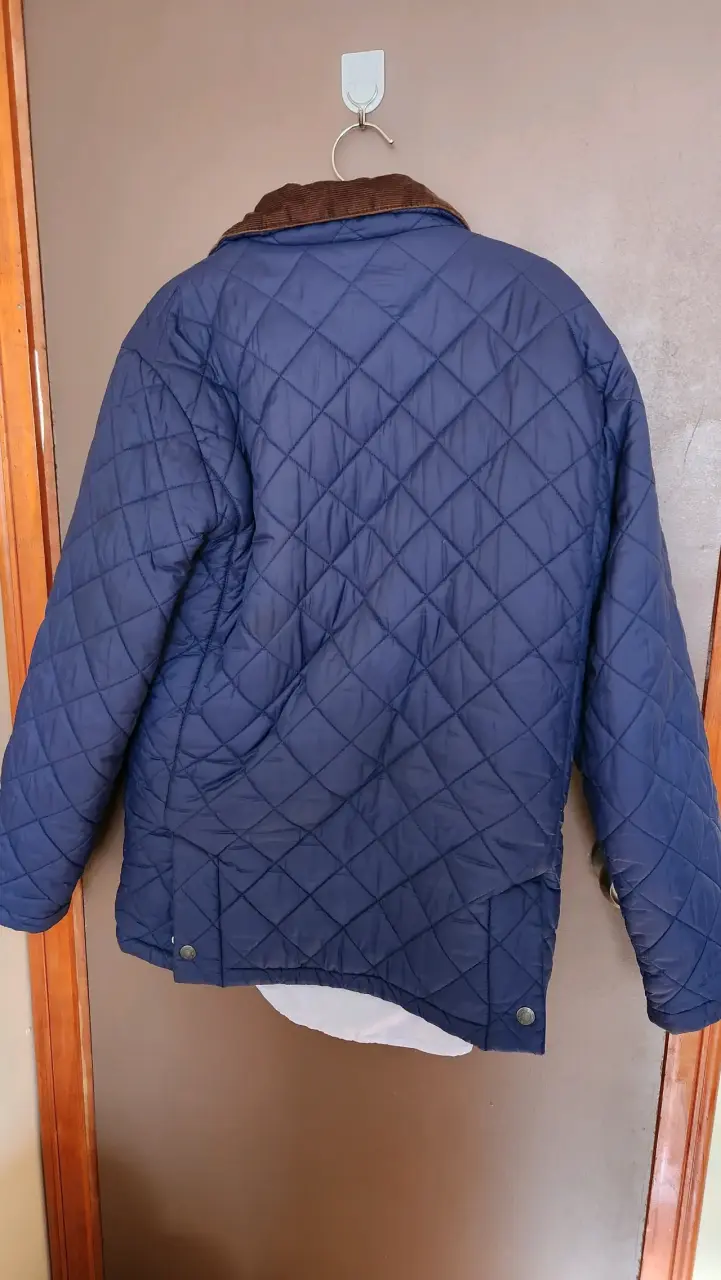 Chaqueta acolchada azul con cuello de pana - 2