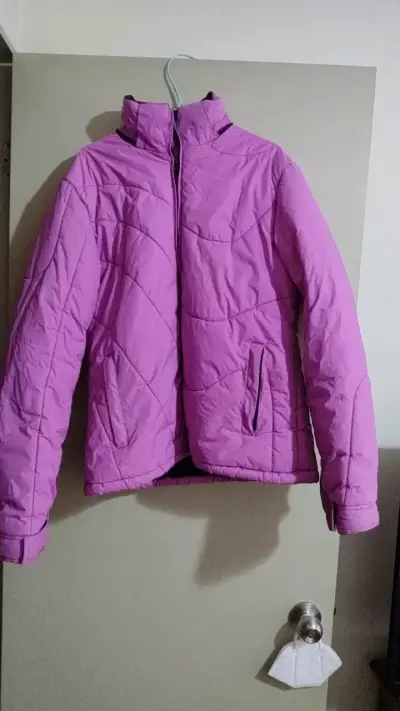Chaqueta acolchada morada para mujer - miniatura 1