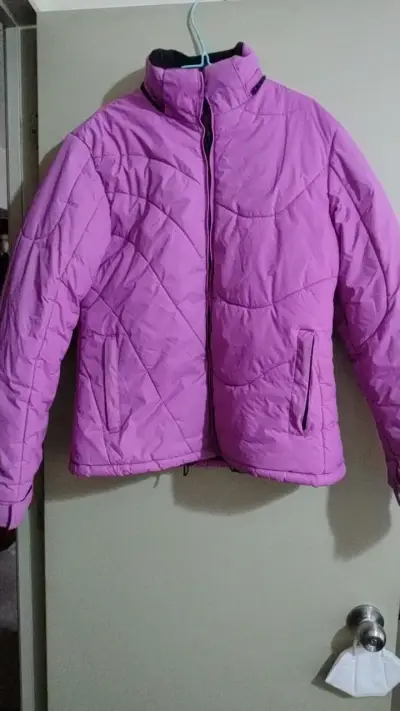 Chaqueta acolchada morada para mujer - miniatura 2