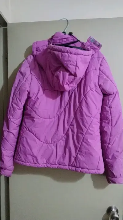 Chaqueta acolchada morada para mujer - miniatura 4