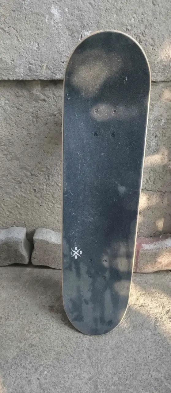 Skateboard profesional Iron con diseño colorido - 1