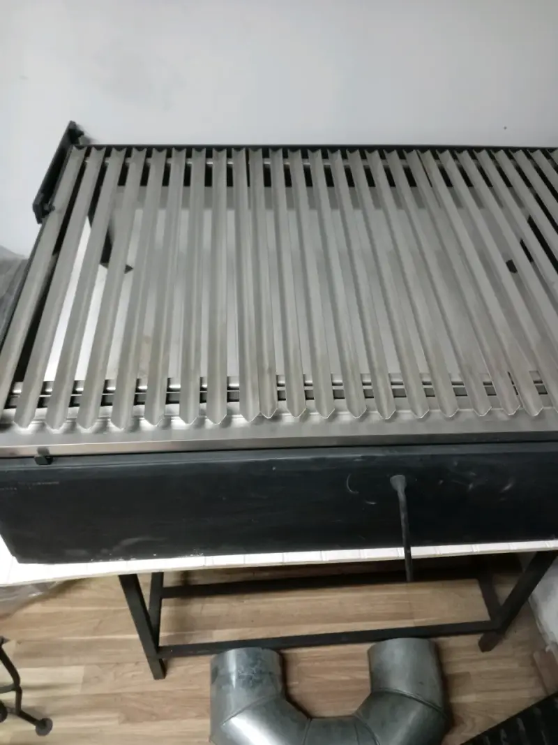 Parrilla de acero inoxidable con soporte - 1