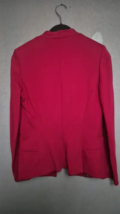 Blazer rojo para mujer con diseño elegante - miniatura 4